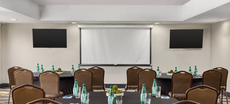 格林斯伯勒机场福朋喜来登酒店(Four Points by Sheraton Greensboro Airport)图片