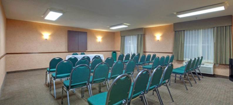 丽笙乡村套房酒店-爱荷华州滑铁卢(Country Inn & Suites by Radisson, Waterloo, IA)图片