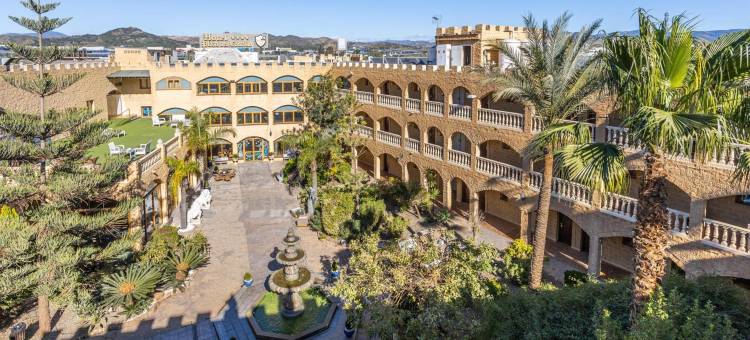卡斯蒂略广场酒店(Hotel Plaza Del Castillo)图片
