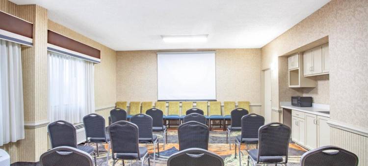 萨拉兰德温德姆呗盟酒店(Baymont by Wyndham Saraland)图片