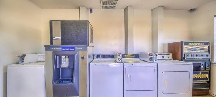 希尔克雷斯特套房旅馆(Hillcrest Inn & Suites Ozona)图片