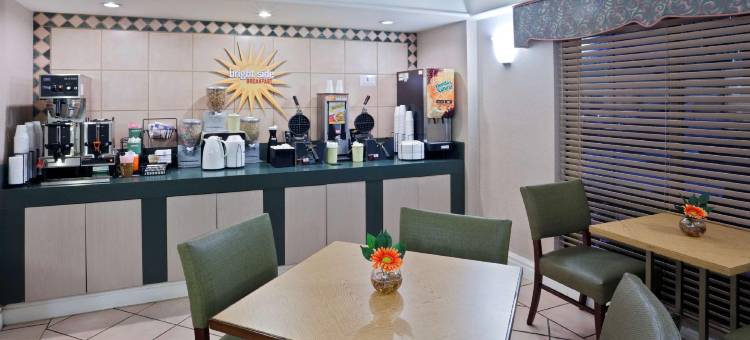 奥马哈西拉昆塔温德姆酒店(La Quinta Inn by Wyndham Omaha West)图片