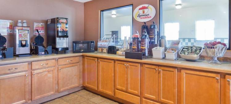 印第安纳克罗弗戴尔温德姆速 8 酒店(Super 8 by Wyndham Cloverdale IN)图片