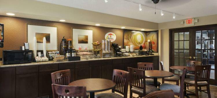 怀特沃特速8酒店(Super 8 by Wyndham Whitewater WI)图片