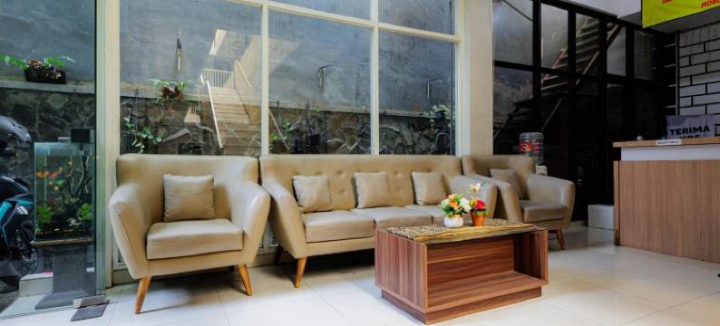 红多兹Plus酒店-近玛琅镇广场(RedDoorz Plus Near Malang Town Square)图片