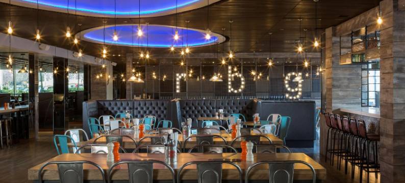 伦敦希思罗丽芮酒店(Radisson Red Hotel London Heathrow)图片