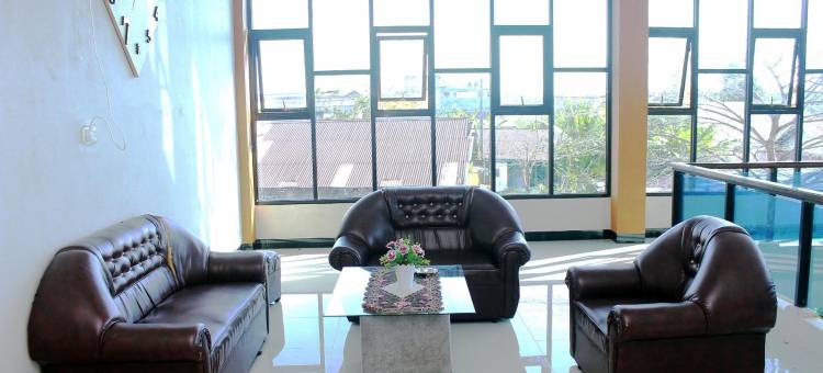 红门修拉伊亚酒店靠近Bengkulu市政厅(RedDoorz Syariah at Hotel Grand Mentari)图片