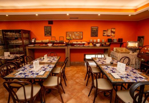 Hotel NeapolisHotel Overview