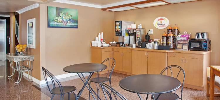 洛杉矶市中心速 8 酒店(Super 8 by Wyndham Los Angeles Downtown)图片