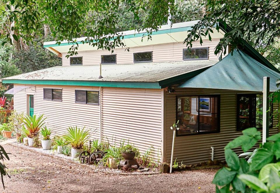 Sharlynn by the River Hotel Overview