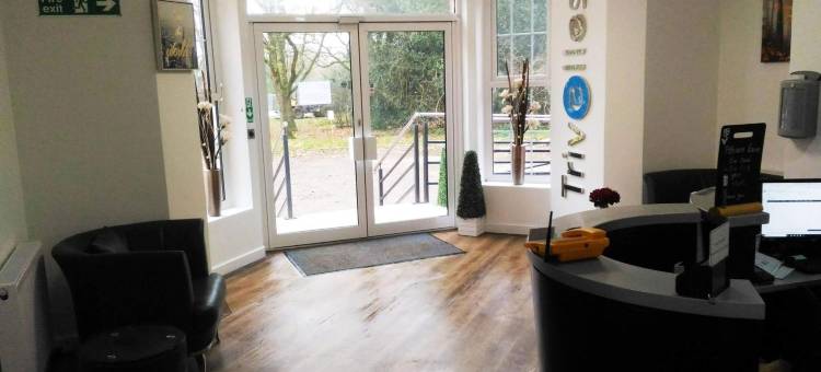 盖特威克特里维尔斯酒店(Trivelles Gatwick Hotel & Airport Parking)图片