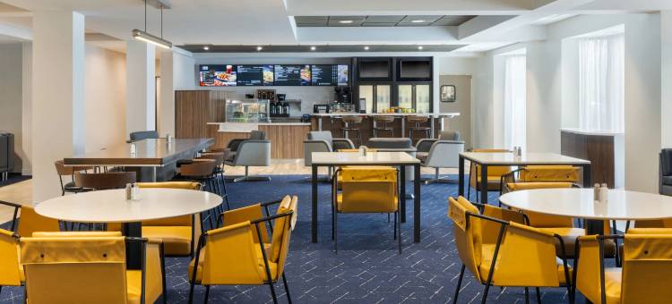 特拉弗斯城万豪万怡酒店(Courtyard Traverse City)图片