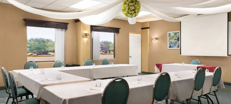 圣埃莱德贝格戴斯酒店(Days Inn by Wyndham Ste. Helene-De-Bagot)图片