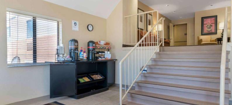 郊区酒店 - 路易斯维尔东部(Suburban Studios Louisville East)图片