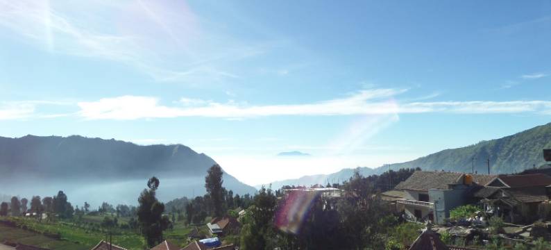 Family 4 Pax Near Cafe Lava Rst. Bromo图片