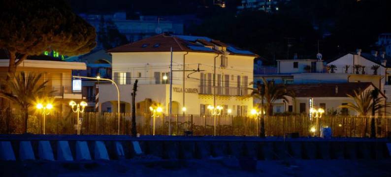 卡门住宅别墅酒店(Residence Villa Carmen Fronte Mare a 50 mt)图片