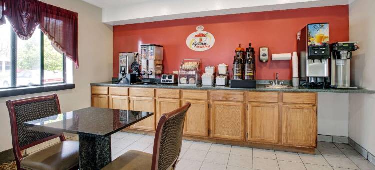 克里斯特尔莱克温德姆速8酒店(Super 8 by Wyndham Crystal Lake)图片