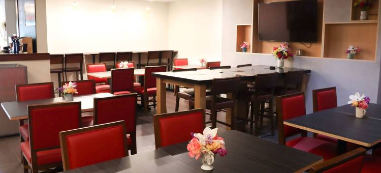 Holiday Inn Express 锡达拉皮兹(柯林斯道)(Holiday Inn Express Cedar Rapids (Collins RD))图片