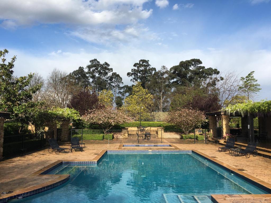 Mercure Hunter Valley Gardens Over view