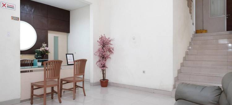 RedDoorz Near Unesa Citraland Surabaya图片