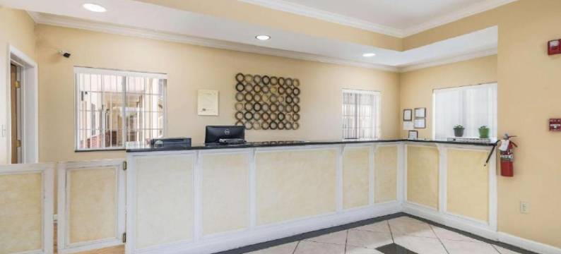 Bryant Inn & Suites图片