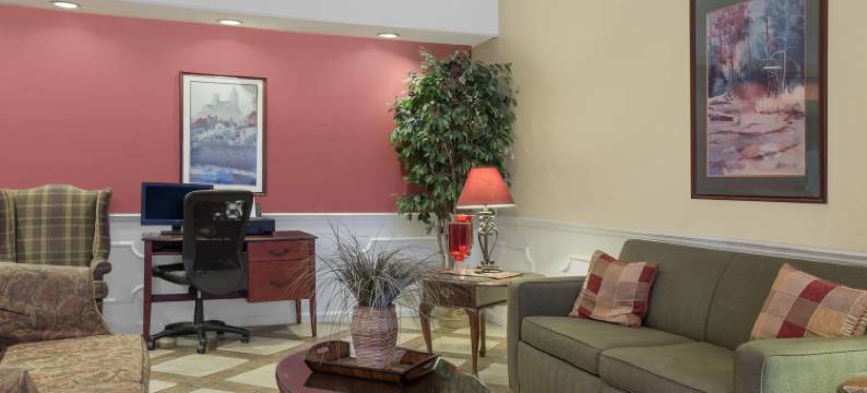 塔斯卡卢萨呗盟套房酒店(Baymont by Wyndham Tuscaloosa)图片