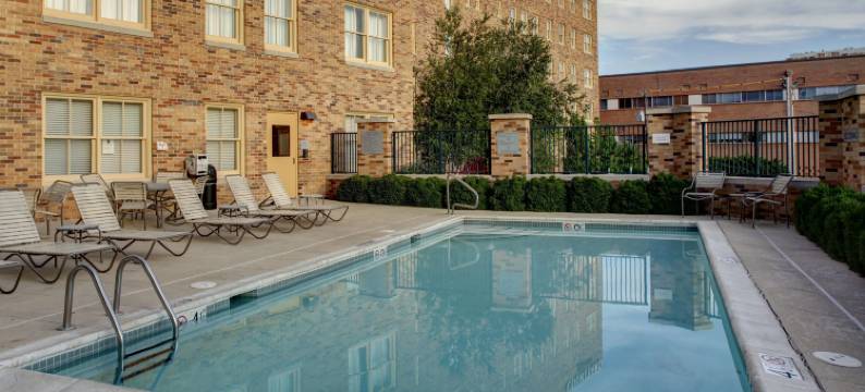 堪萨斯城乡村俱乐部广场万怡酒店(Courtyard Kansas City Country Club Plaza)图片