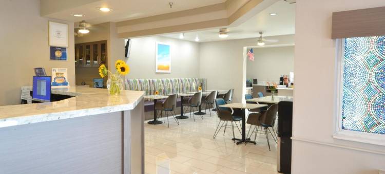 阿尔伯克基机场戴斯套房酒店(Days Inn & Suites by Wyndham Airport Albuquerque)图片