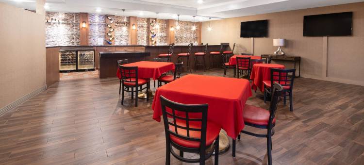 温德姆华美达伯班克机场酒店(Ramada by Wyndham Burbank Airport)图片