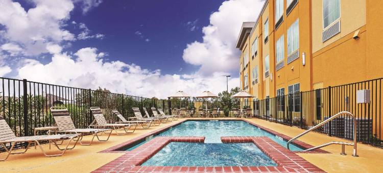 乔丹顿普莱森顿拉昆塔温德姆套房酒店(La Quinta Inn & Suites by Wyndham Jourdanton - Pleasanton)图片