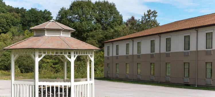 海狸瀑布速8酒店(Super 8 by Wyndham Beaver Falls)图片