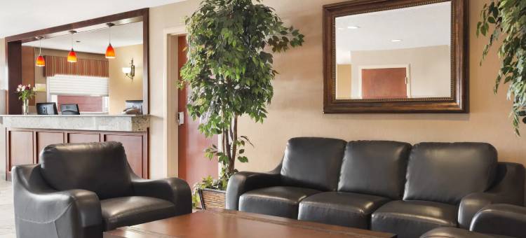 科克伦温德姆戴斯套房酒店(Days Inn & Suites by Wyndham Cochrane)图片