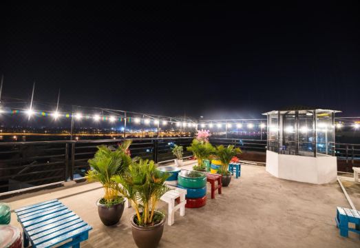 Peaceful House Hostel Hotel Overview