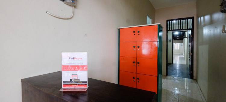 瑞德多兹酒店 @ 三宝珑塞提雅布迪路(RedDoorz Near Universitas Diponegoro Semarang)图片