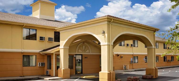 曼西鲍尔速8酒店(Super 8 by Wyndham Muncie/Ball St. College Area)图片