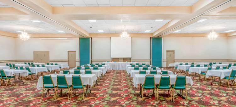 格雷林华美达酒店及会议中心(Ramada by Wyndham Grayling Hotel & Conference Center)图片