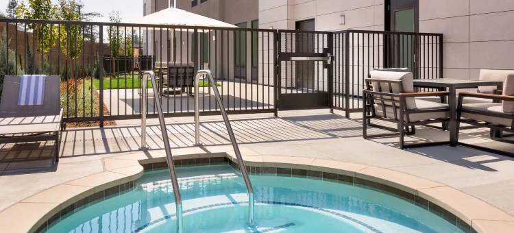 圣罗莎索诺玛拉昆塔温德姆套房酒店(La Quinta Inn & Suites by Wyndham Santa Rosa Sonoma)图片