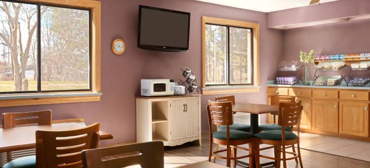 洛根呗盟套房酒店(Baymont by Wyndham Logan)图片