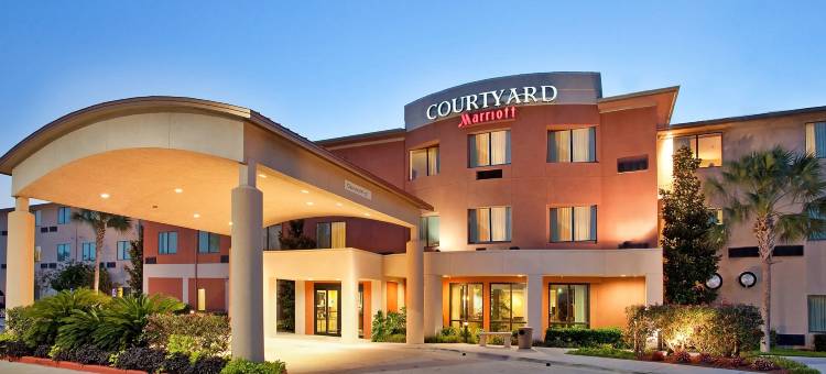 沃尔蒙茅斯海滨企业公园万怡酒店(Courtyard Wall at Monmouth Shores Corporate Park)图片