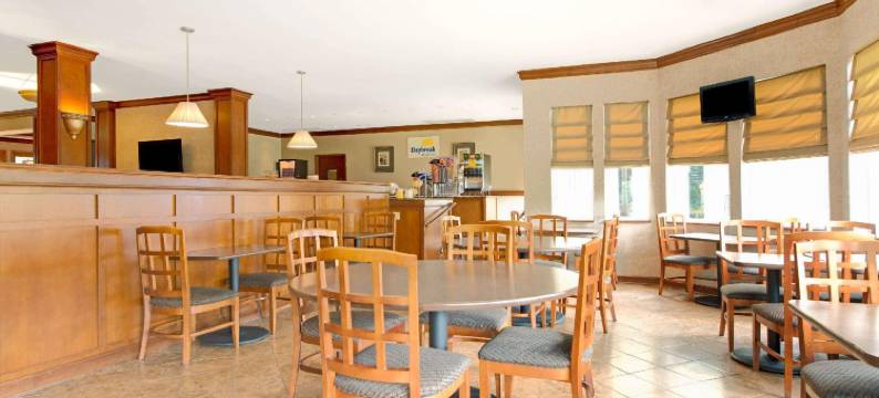 圣路易斯/西港戴斯酒店(Days Inn & Suites by Wyndham St. Louis/Westport Plaza)图片