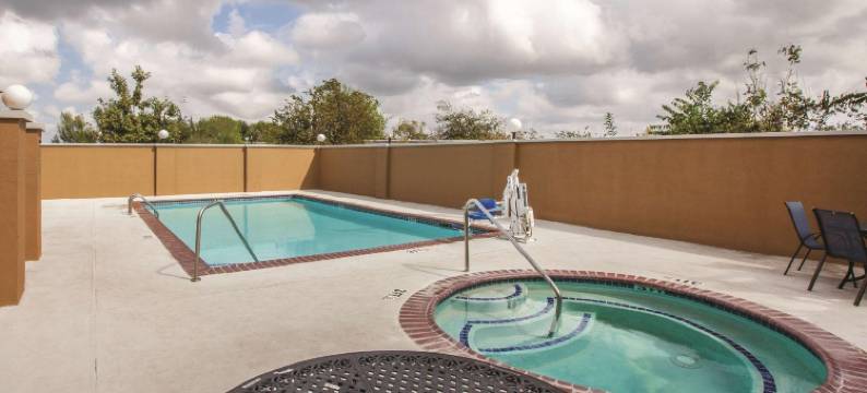 凯尔南奥斯汀拉昆塔温德姆套房酒店(La Quinta Inn & Suites by Wyndham Kyle - Austin South)图片