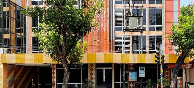 RedPartner大市场和英雄纪念碑酒店(Hotel Pasar Besar RedPartner near Tugu Pahlawan)图片