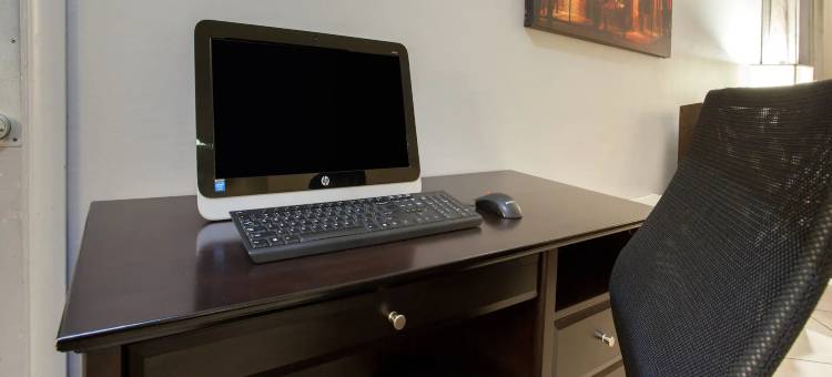 门罗西速8酒店(Super 8 by Wyndham Monroe West)图片