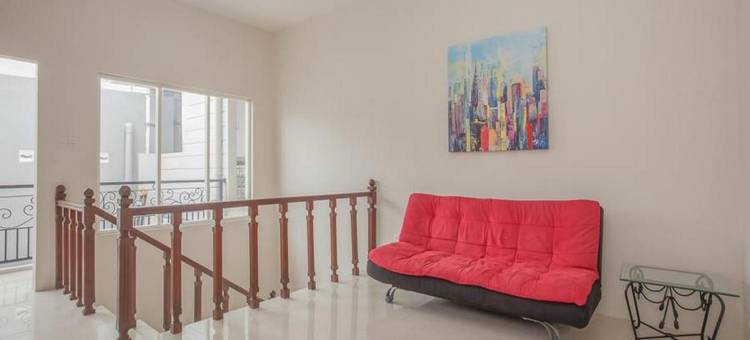 红多兹酒店-近泗水西普拉高尔夫球场(RedDoorz Near Ciputra Golf Surabaya)图片