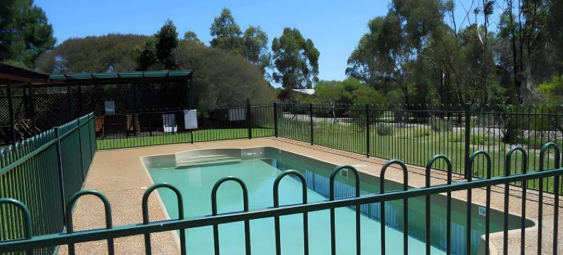 两棵树乡村别墅(Cabins on Halls)图片