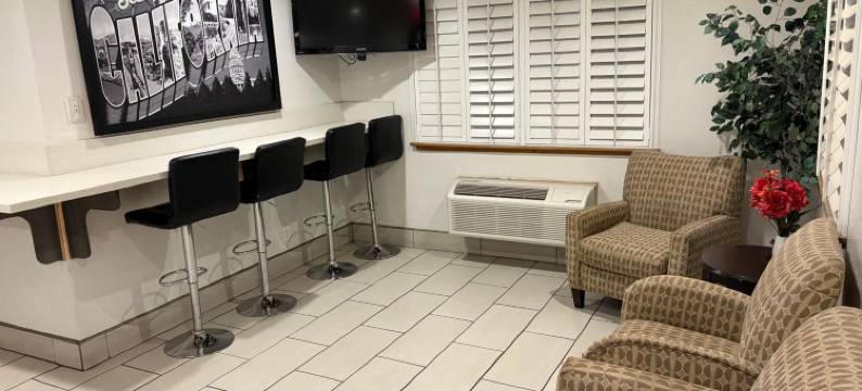 塞尔玛佛雷斯诺区温德姆速 8 酒店(Super 8 by Wyndham Selma/Fresno Area)图片