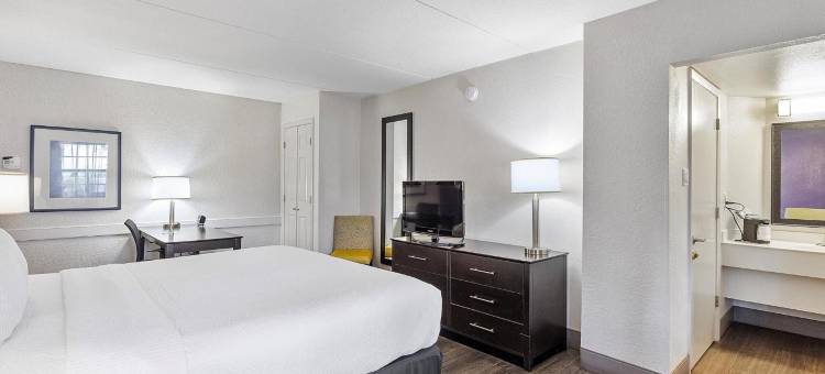 迈阿密机场北拉昆塔温德姆酒店(La Quinta Inn by Wyndham Miami Airport North)图片