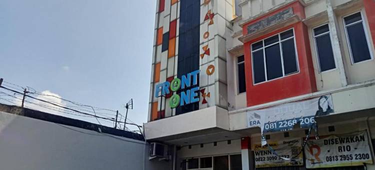 Front One Budget Hotel Tirtonadi Solo图片