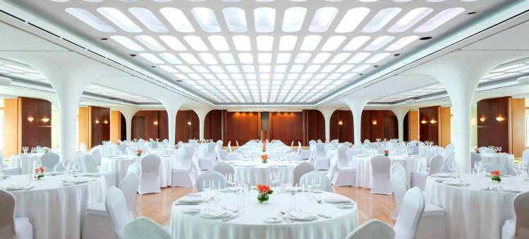 伊丽莎白女王二世酒店(Queen Elizabeth 2 Hotel)图片