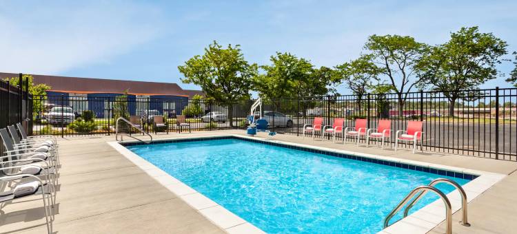 莱尼克萨-欧弗兰帕克区温德姆速8酒店(Super 8 by Wyndham Lenexa Overland Park/Mall Area)图片